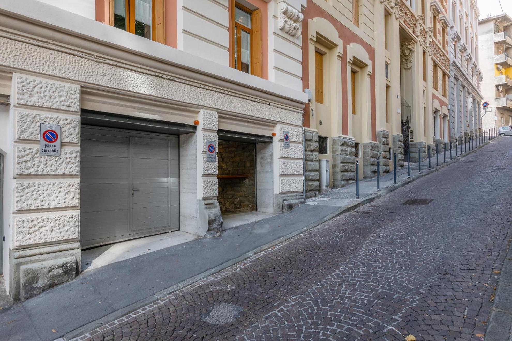 Hermes With Private Parking Trieste